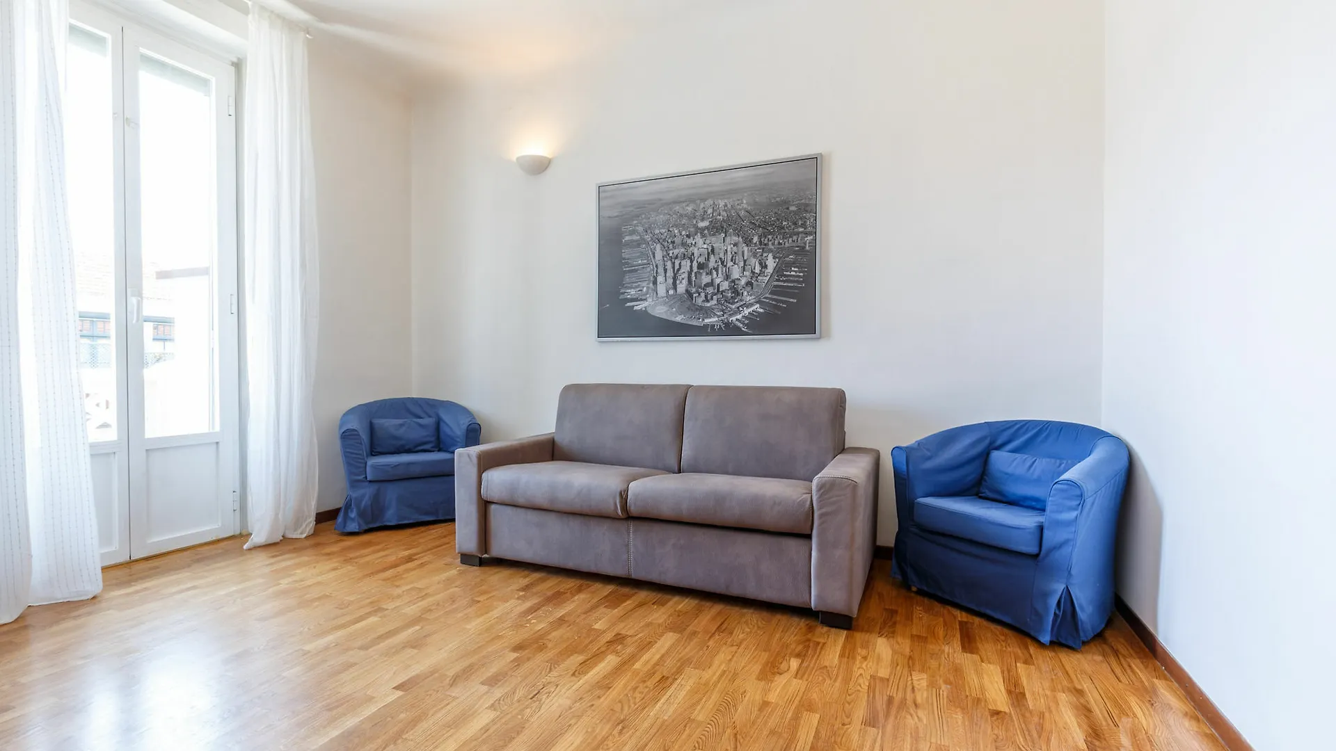 Suitelowcost - Central Station Milan 0*,  Italy